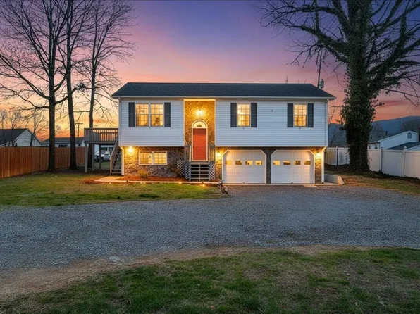 5957 Plantation Rd, Roanoke, VA 24019