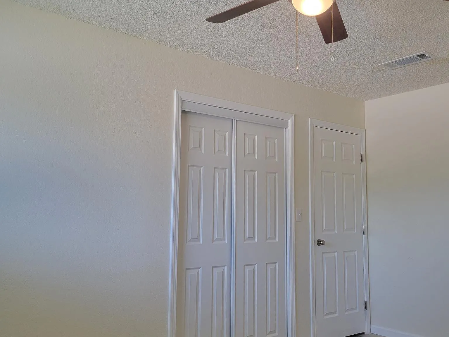 3 bed, 1.5 bath, 1190 sqft, $2,000 — Photo 4