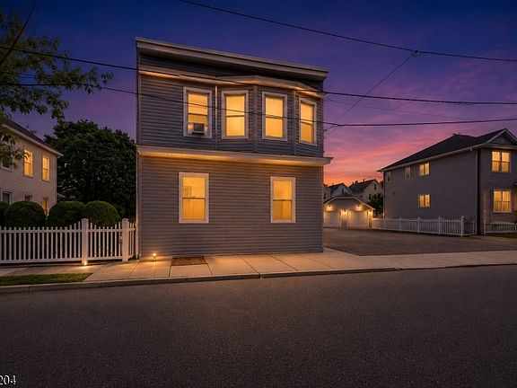 4th image of 25 Grunwald St