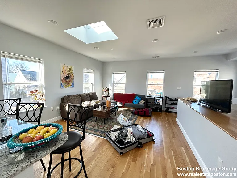 65 Burrell St #3 — Photo 3