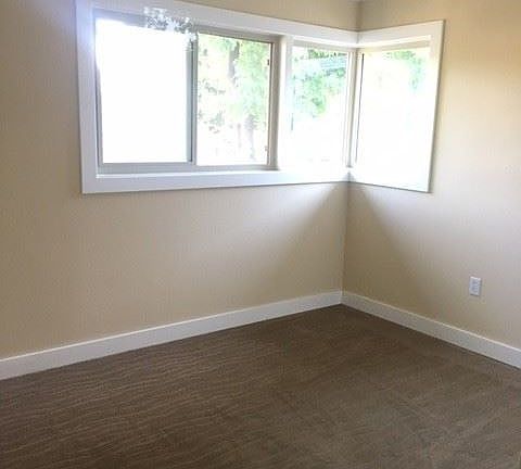 5th image of 240 Waverley St APT 4