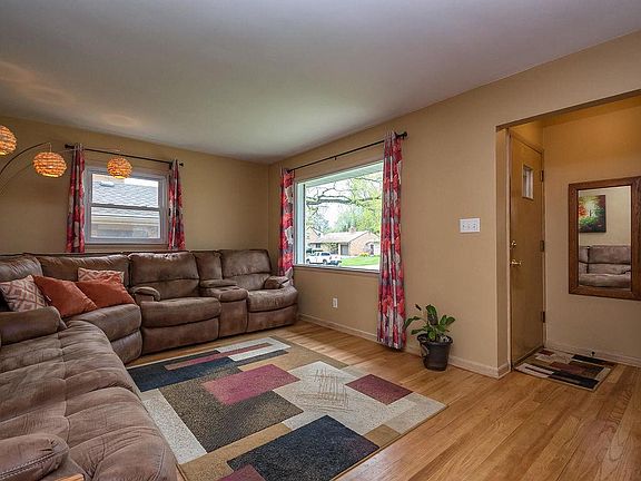 3rd image of 7429 W Dakota St