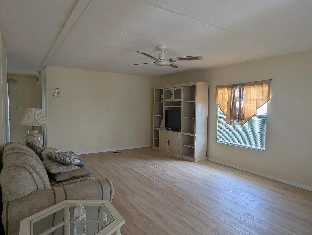 2 bed, 2.0 bath, 1417 sqft, $1,700 — Photo 3