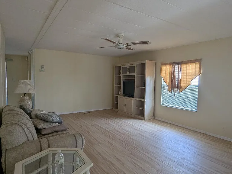71 W Caribbean Port St — Photo 3