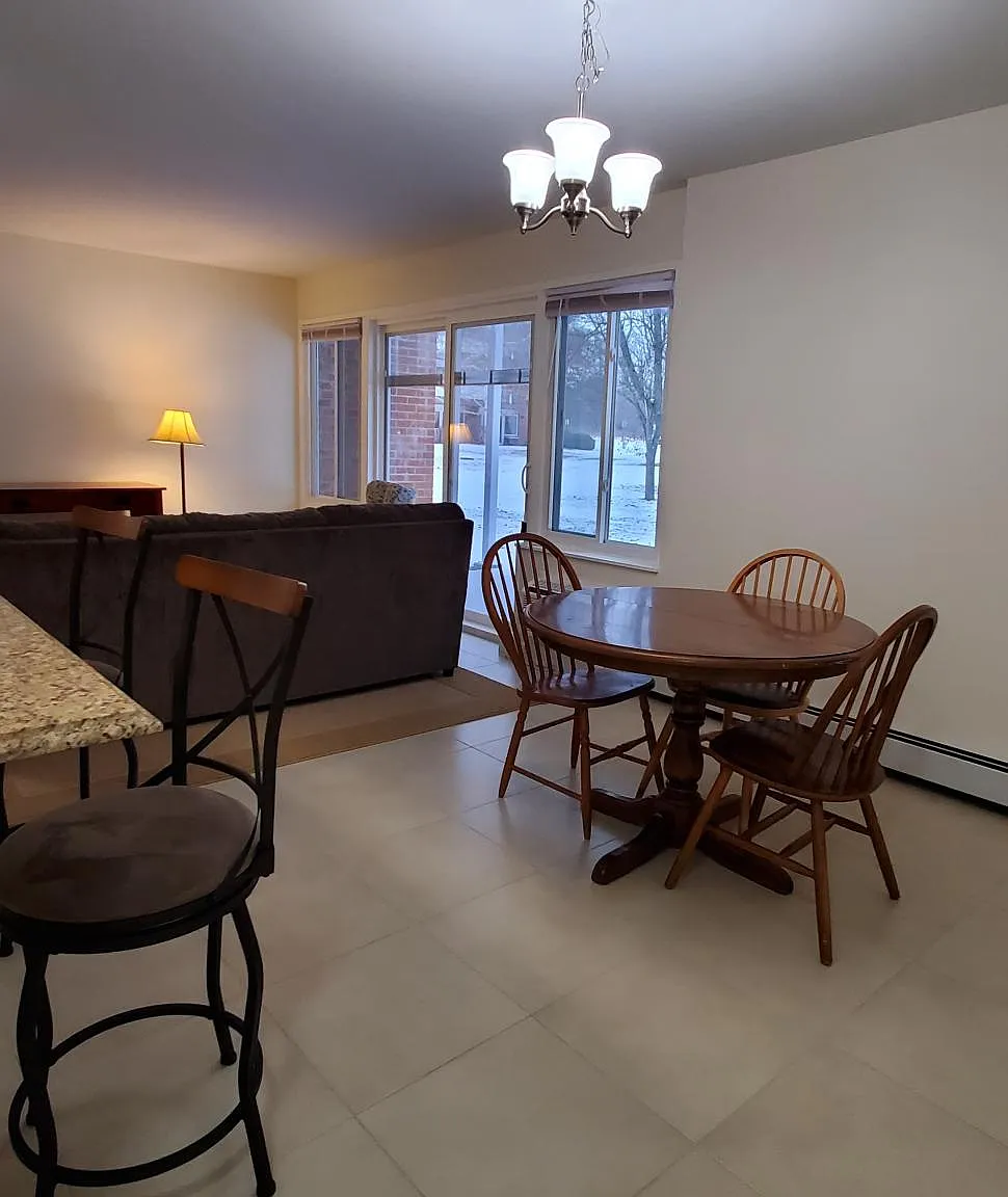 1 bed, 825 sqft, $1,910 — Photo 4