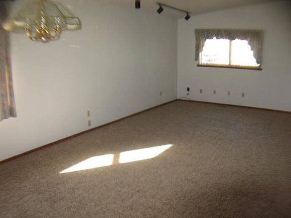 5th image of 43 Terrace Dr