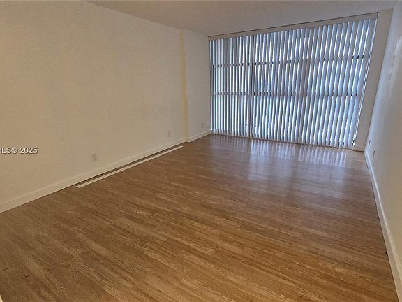 5th image of 600 Parkview Dr APT 525
