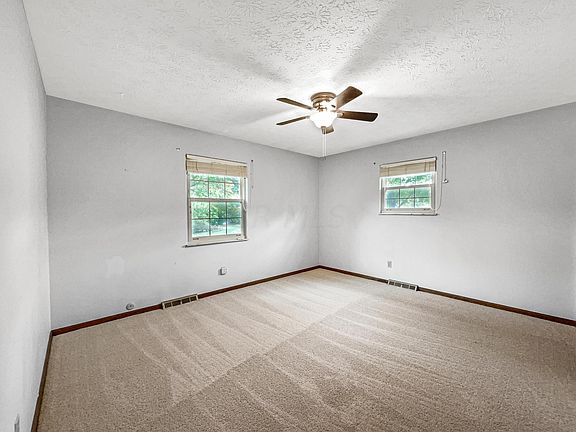 5th image of 9253 Carriage Ln