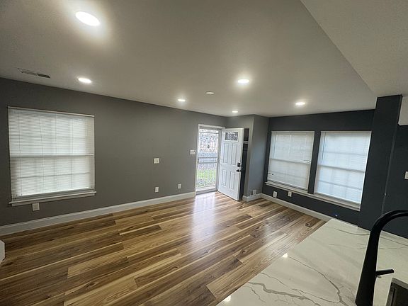 Main entrance to the living room ( hardwood floor)