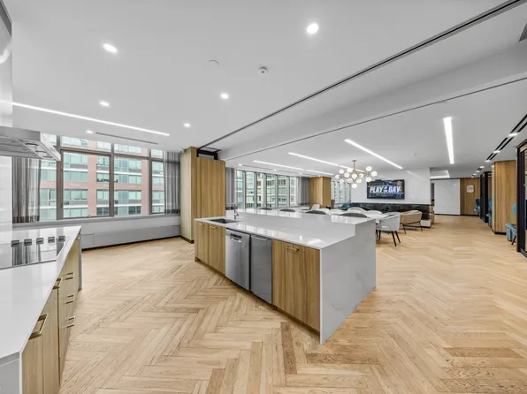 46-30 Center Boulevard image 25 of 31