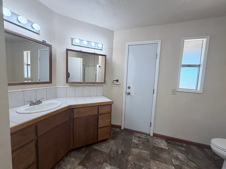 6708 Odessa Way — Photo 10
