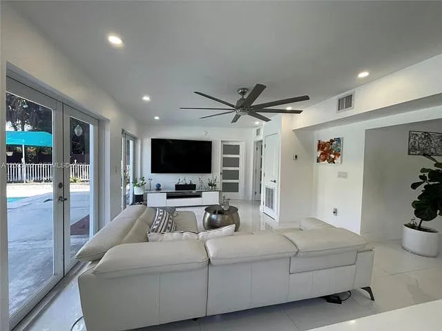 15551 SW 155th Ave — Photo 16