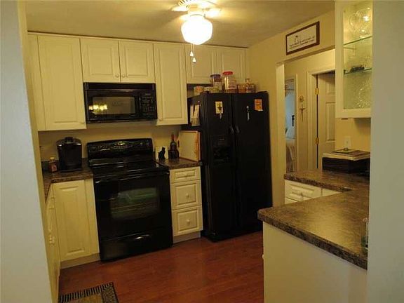 4th image of 601 Pinewood Dr