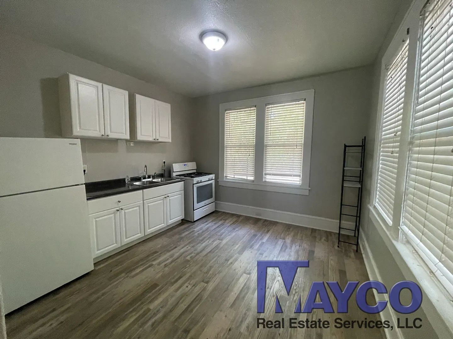 1054 Wilkinson — Photo 1