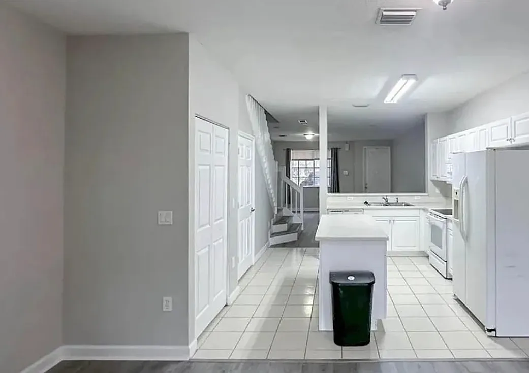 3 bed, 1437 sqft, $2,300 — Photo 1