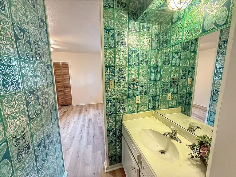 13103 Holston Hills Dr — Photo 19