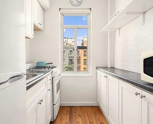 5th image of 165 W 20th St APT 3K