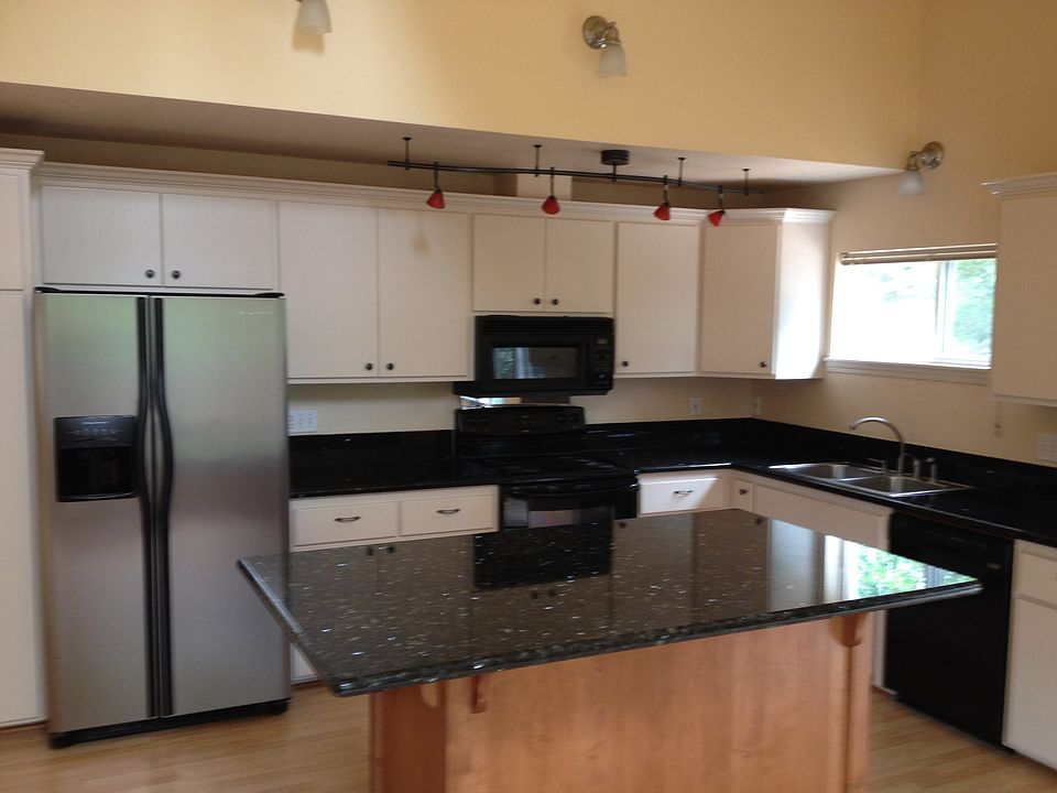 2nd image of 2625 Takelma Way
