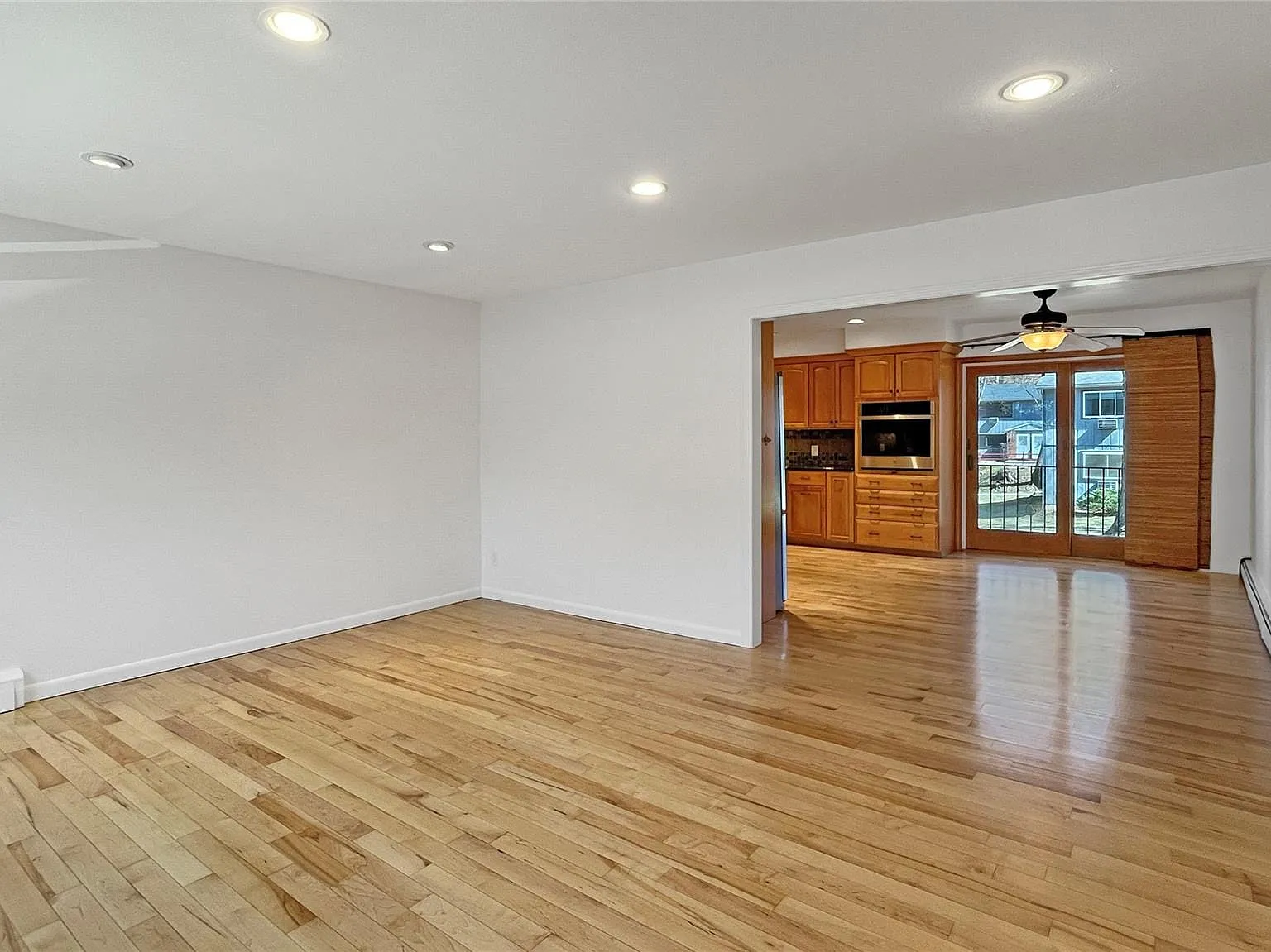 2 bed, 1.5 bath, 961 sqft, $3,250 — Photo 3