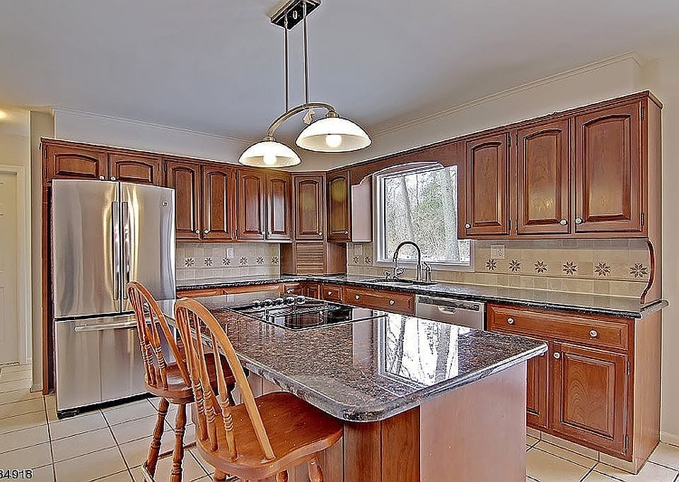 Kitchen Isle Granite counter