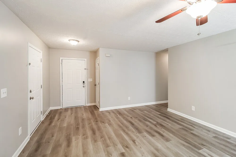 3 bed, 2.0 bath, 1365 sqft, $1,745 — Photo 4