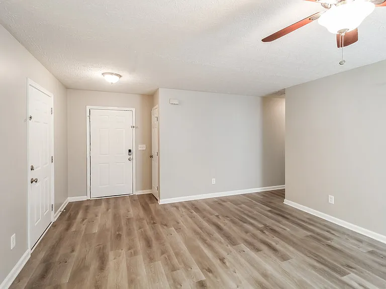 160 Avery Dr — Photo 4