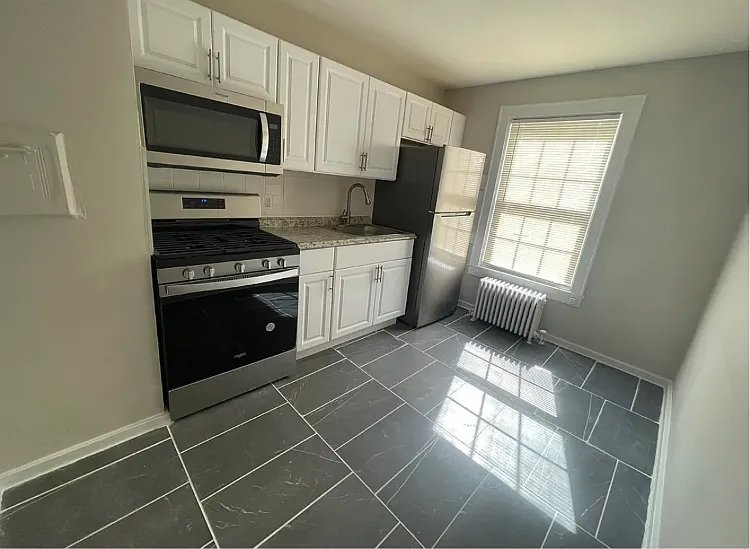 500-502 Alma Ter #6B — Photo 1