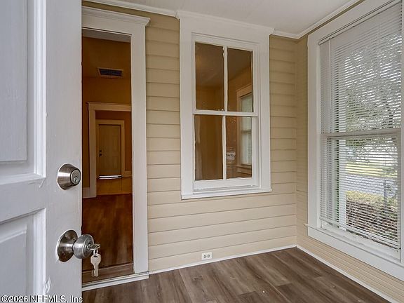 4th image of 2670 LOWELL Avenue
