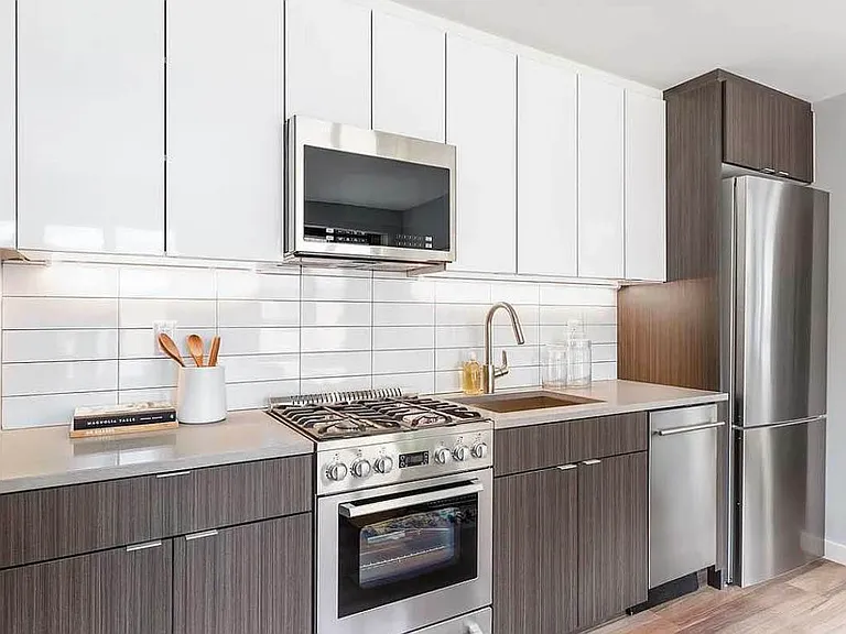 2415 Church Ave #208 — Photo 4