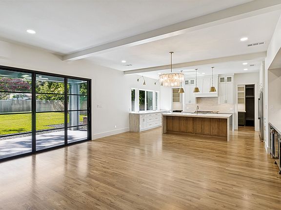 5th image of 539 Classen Dr
