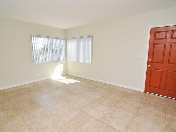3rd image of 1510 Manhattan Beach Blvd APT A