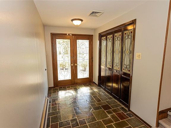 5th image of 208 Paradise Ln