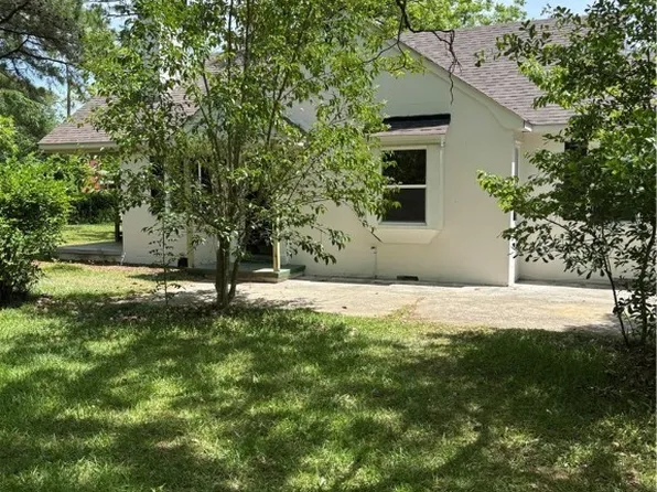 1560 Seabrook Rd, Fayetteville, NC 28301