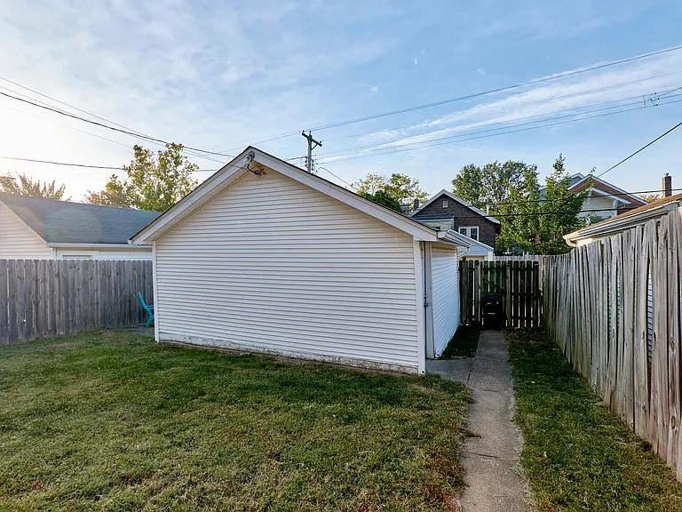 5210 Pernod Ave — Photo 47