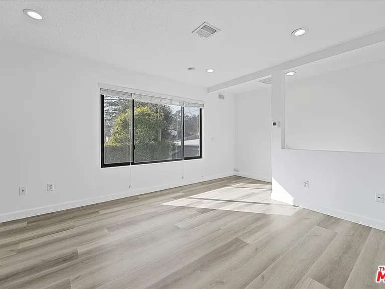 721 Beloit Ave — Photo 4