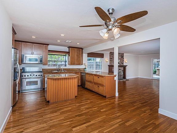 4th image of 3269 Wellesly Ave