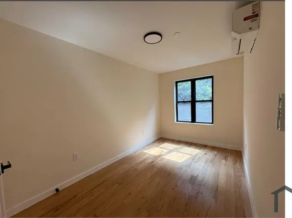 2840 Webb Ave, Bronx, NY 10468