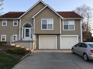 306 Spinnaker Dr, Smithville, MO 64089
