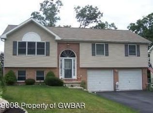 104 Brookhollow Rd, Mountain Top, PA 18707