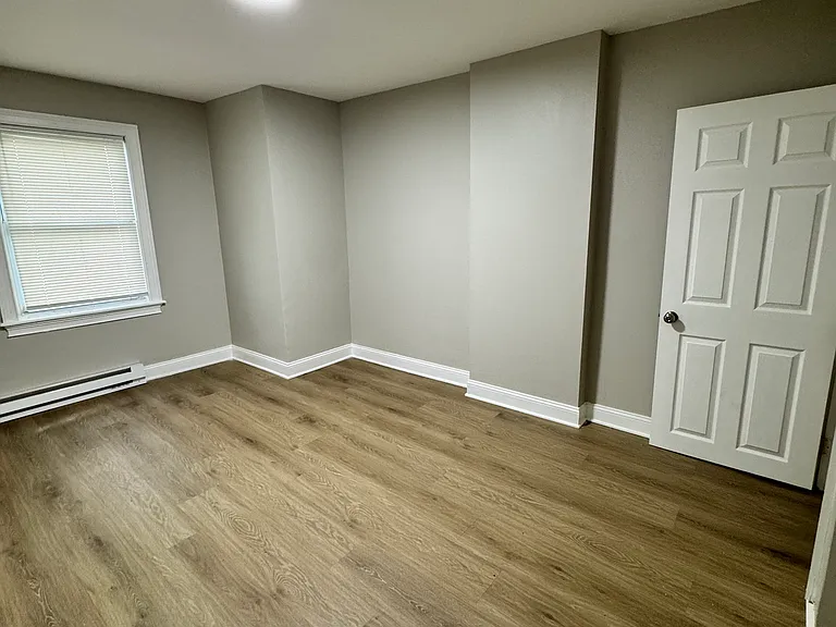 218 N Clayton St — Photo 11