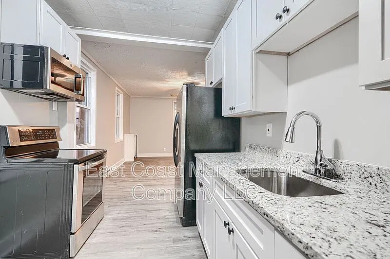 3 bed, 2.5 bath, 1398 sqft, $1,595 — Photo 1