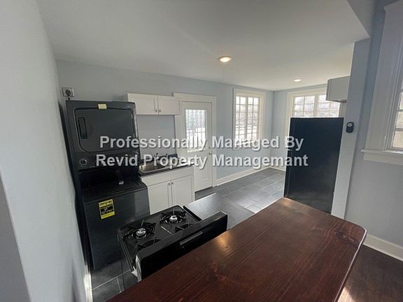 3rd image of 56 N Willett St APT 3