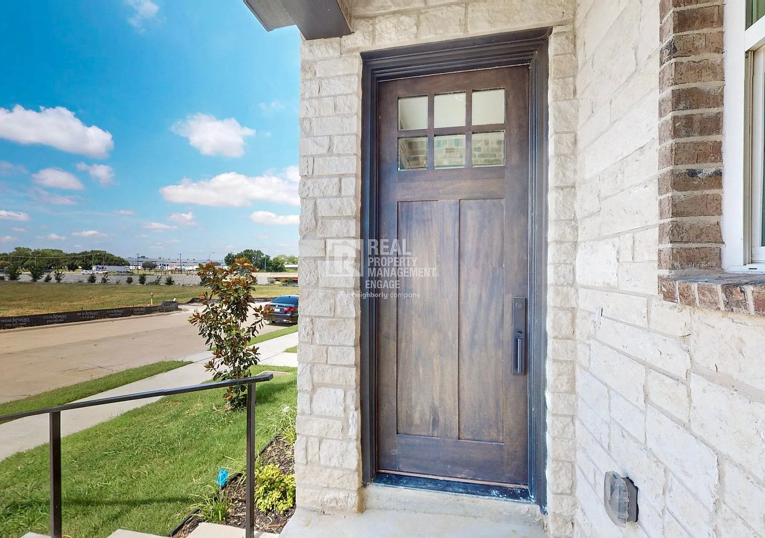 Modern and updated 3 bedroom Home for Rent in Irving! — Photo 4