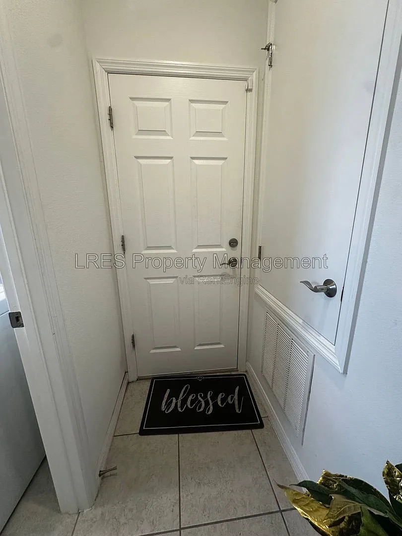 3 bed, 2.0 bath, 1650 sqft, $2,250 — Photo 4
