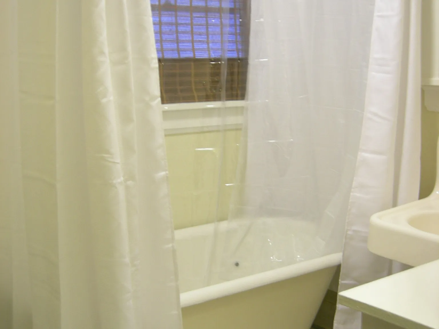 California Apartments — Photo 3