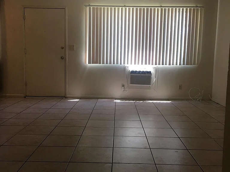 406 Tyler Way #C — Photo 4