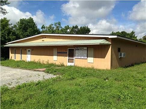2nd image of 728 Edge St