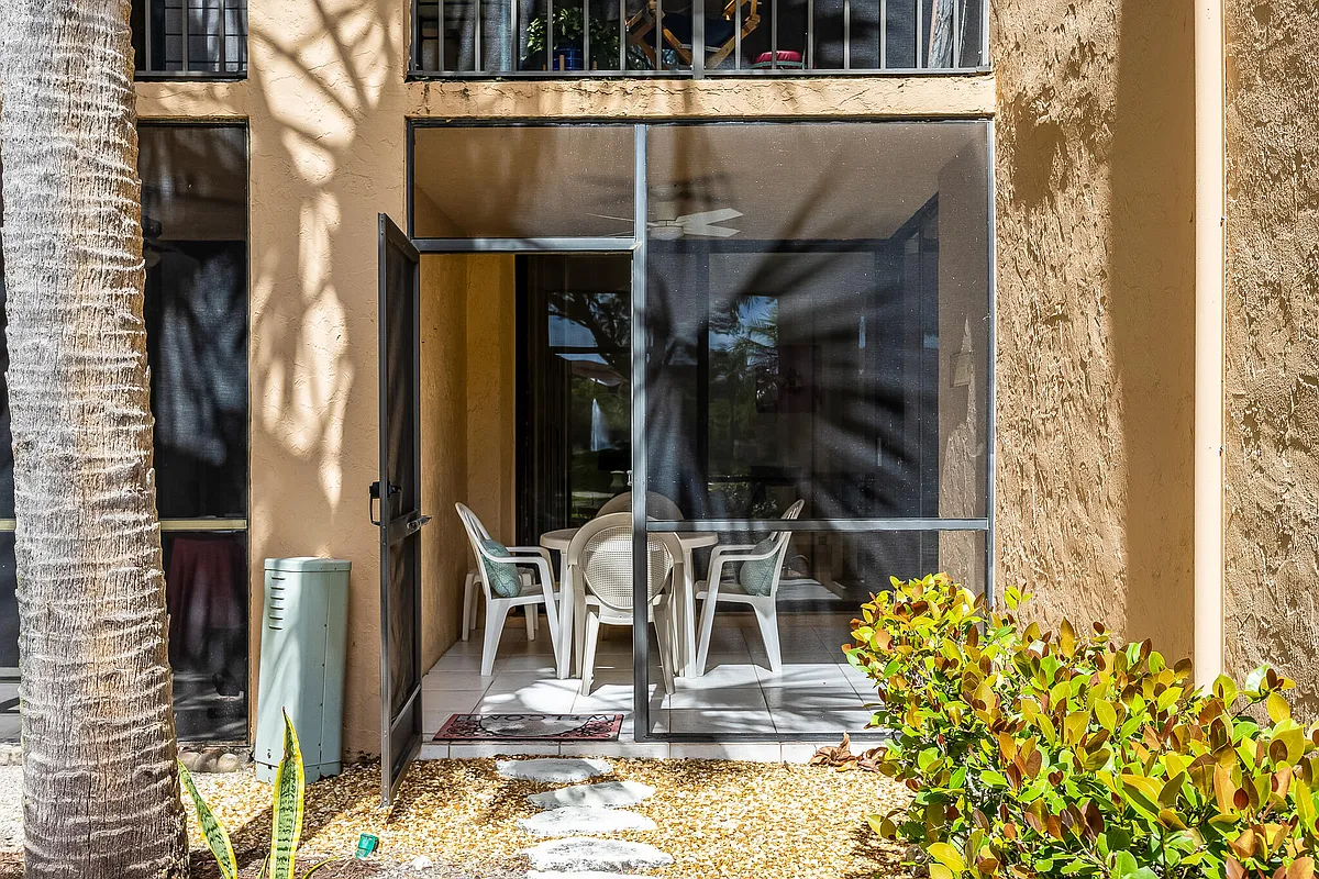 Building Photo - 2255 Lindell Blvd #4108
