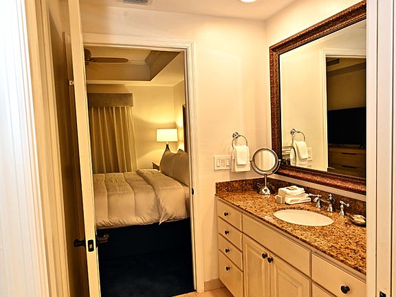 3rd image of 221 9th St S #121
