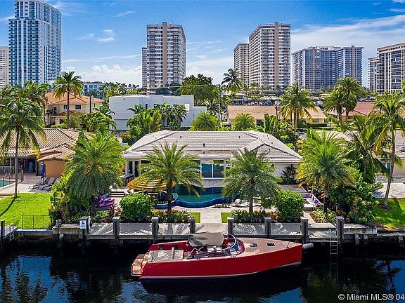 2nd image of 518 Palm Dr